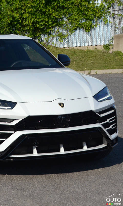 2019 Lamborghini Urus Review: The Rational Member of the Family